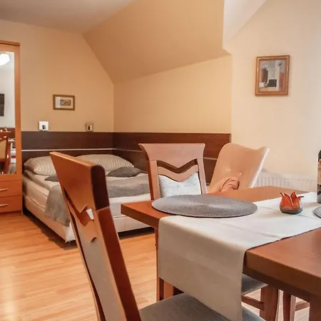 Δωμάτια σε οικογενειακή κατοικία Alesandro *