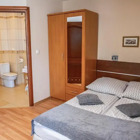 Alesandro Δωμάτια σε οικογενειακή κατοικία *